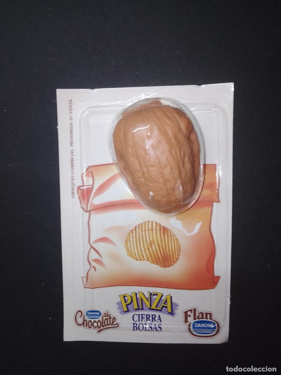 Collecting: Promocional Danone, pinza cierra bolsas en su blister