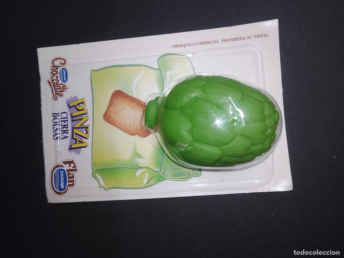 Collecting: Promocional Danone, pinza cierra bolsas en su blister