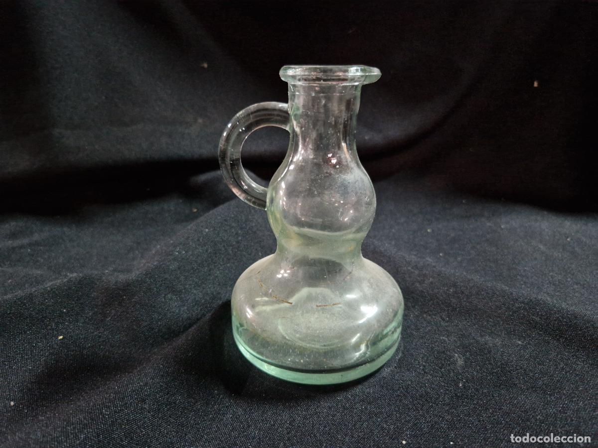 Coleccionismo: BONITA ACEITERA DE CRISTAL. 13CM DE ALTURA