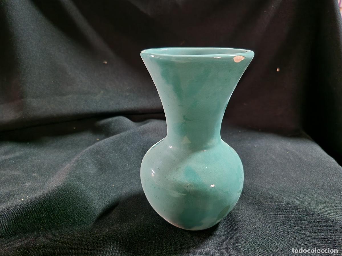 Coleccionismo: BONITO MINI JARRON DE CERAMICA. COLOR AZUL. MEDIDA 20CM DE ALTURA.