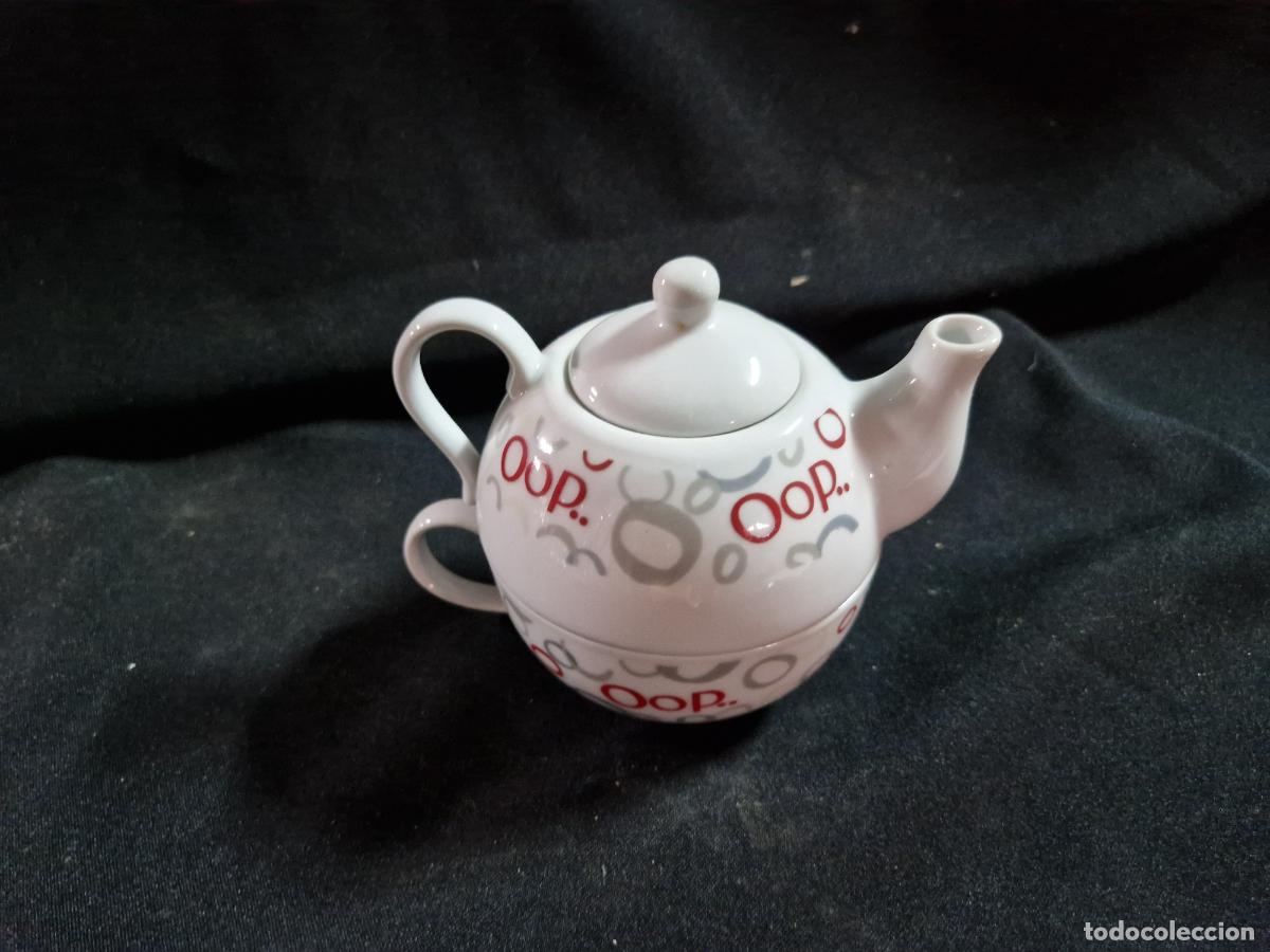Coleccionismo: BONITA TETERA DE PORCELANA.