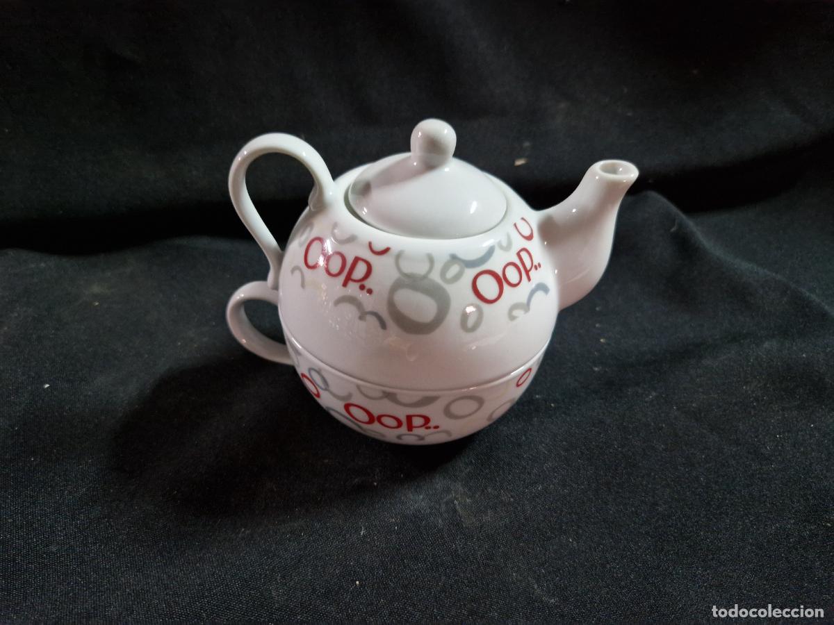 Coleccionismo: BONITA TETERA DE PORCELANA.