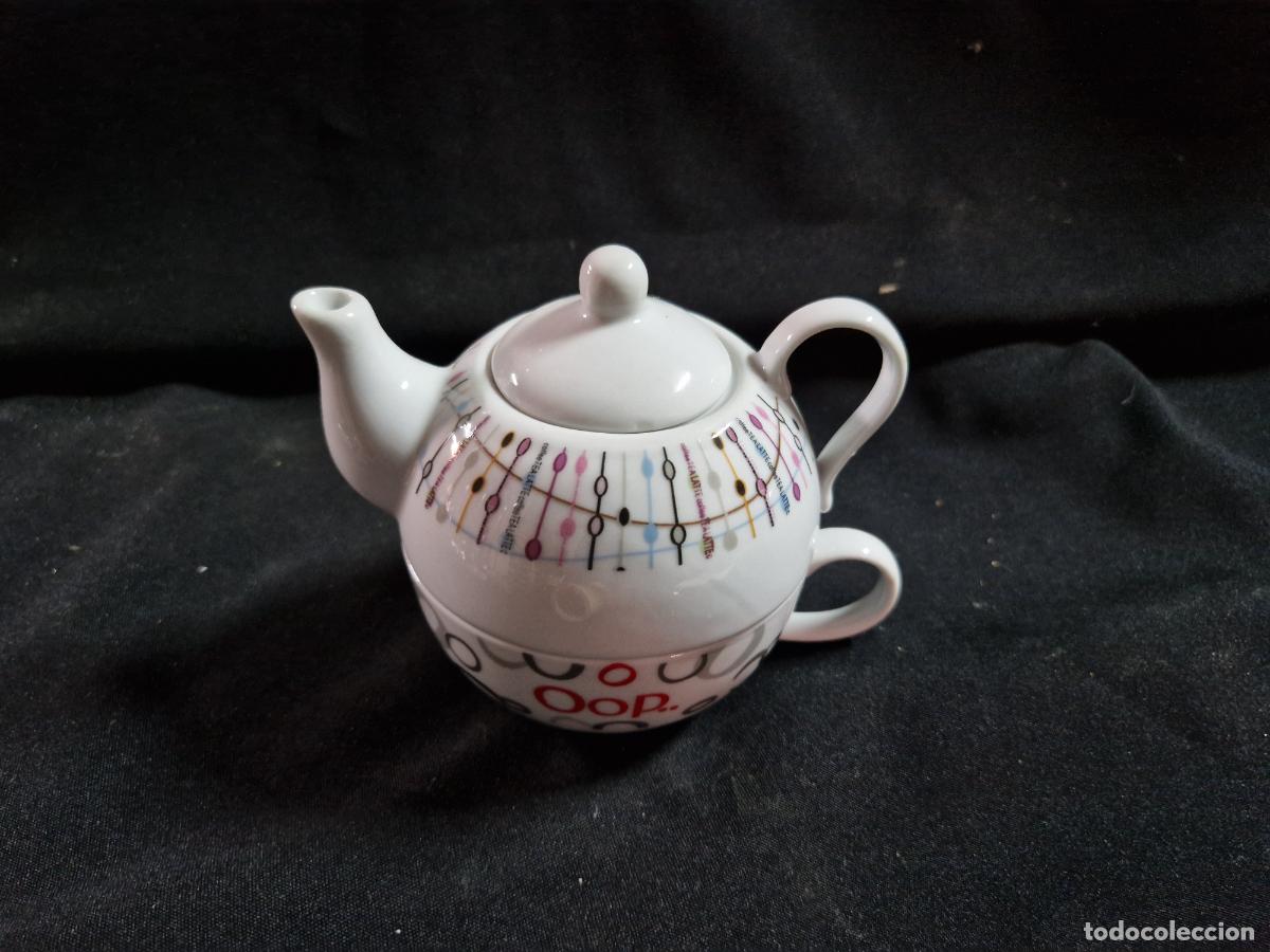 Coleccionismo: BONITA TETERA DE PORCELANA.