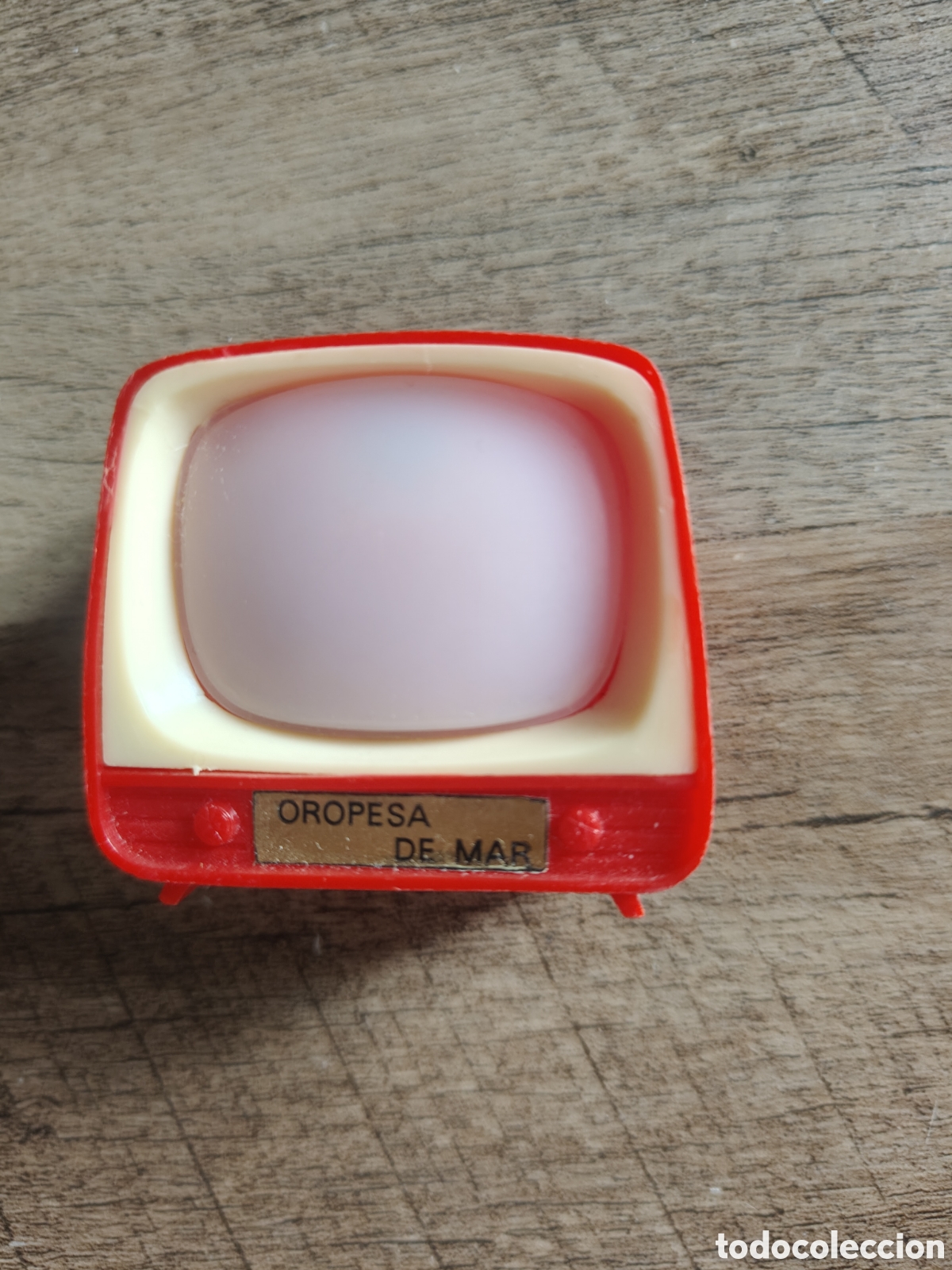 Coleccionismo: Antigua televisi&oacute;n miniatura Oropesa de Mar souvenir recuerdo tur&iacute;stico vintage