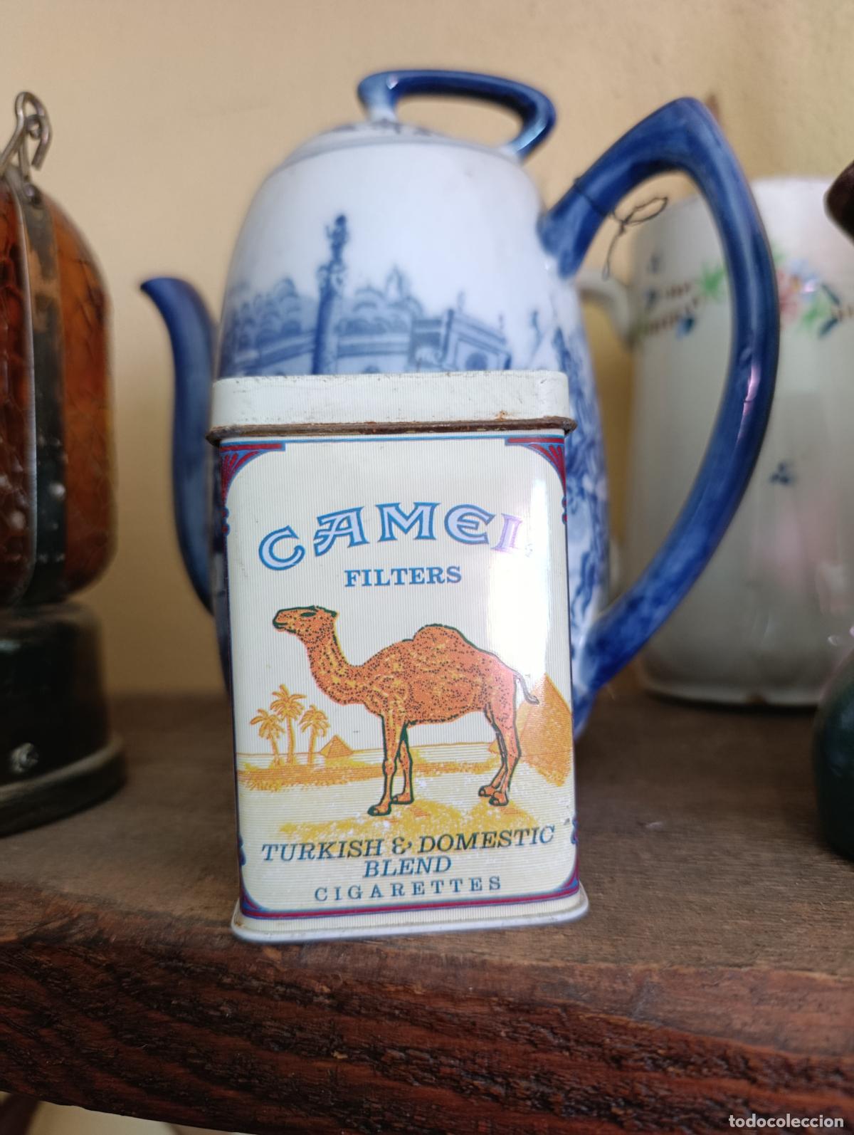 Coleccionismo: PITILLERA METALICA PARA TABACO. CIGARROS. CAMEL