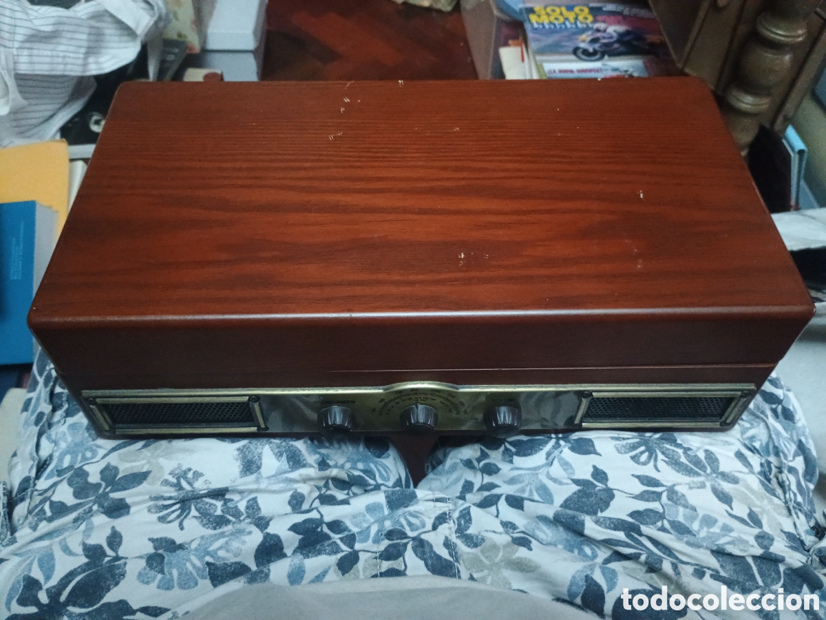 Coleccionismo: Tocadiscos Vintage Marr&oacute;n y Dorado