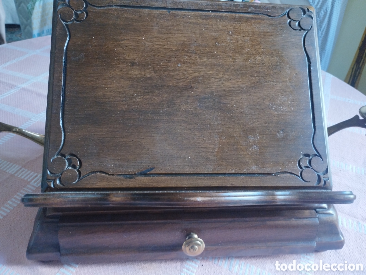 Collecting: Precioso atril de madera y bronce 33cmX26cm