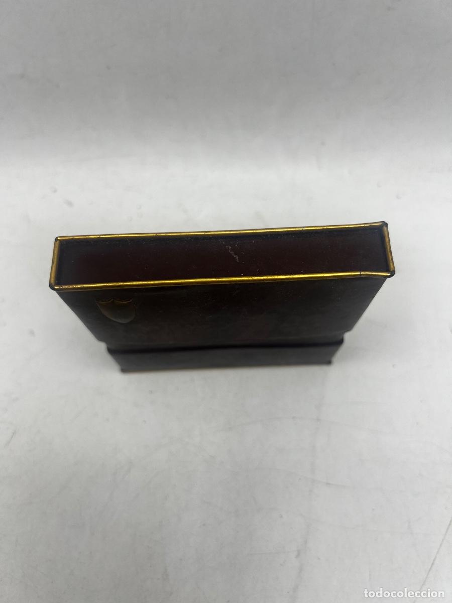 Coleccionismo: PITILLERA DE TABACO DE PIEL. 9 x 10 CM. - Foto 2