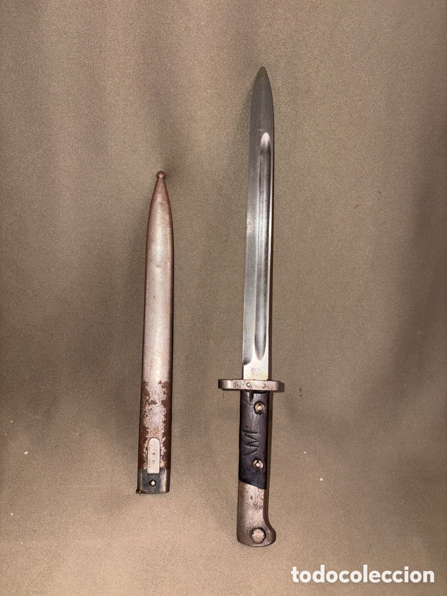 Coleccionismo: Antigua bayoneta para fusil,a identificar,numerada 6129*ver fotos*con su funda