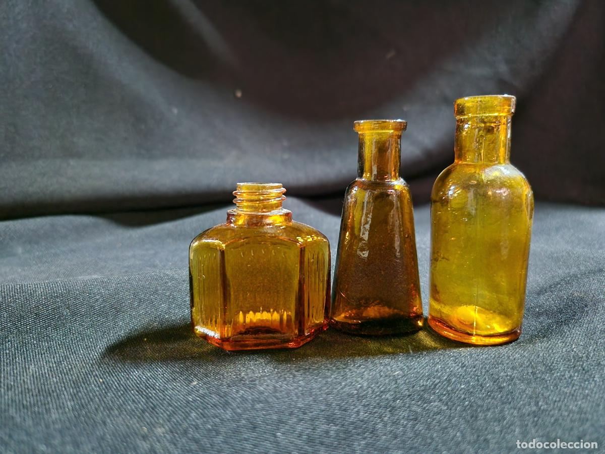 Coleccionismo: 3 BONITAS BOTELLAS DE CRISTAL. COLOR AMBAR. COLECCION VINTAGE.