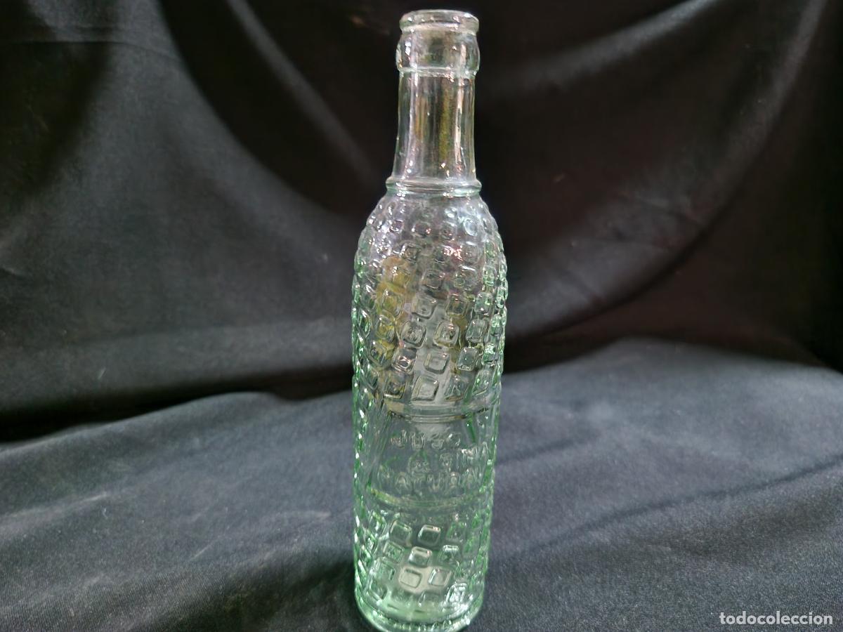 Coleccionismo: BONITA BOTELLA DE CRISTAL. JUGO DE PI&Ntilde;A NATURAL. 17 CM A