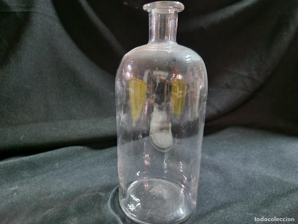 Coleccionismo: BONITA BOTELLA DE CRISTAL. 19CM A