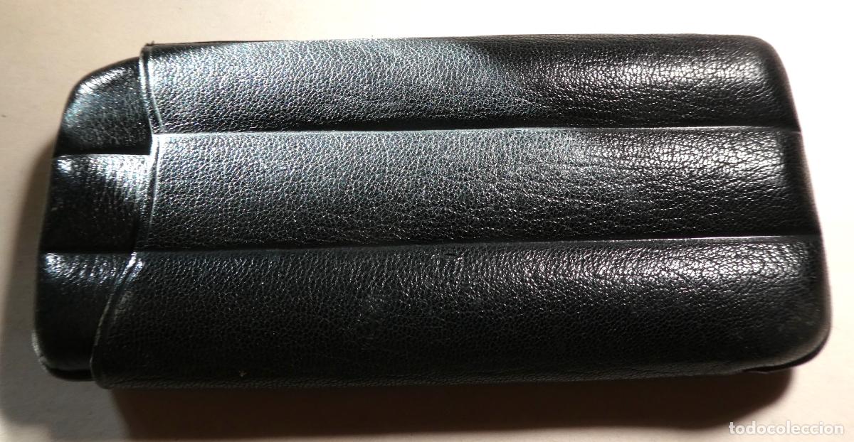 Coleccionismo: Vieja petaca purera para 3 puros, mide 15,5X 7,5 cm