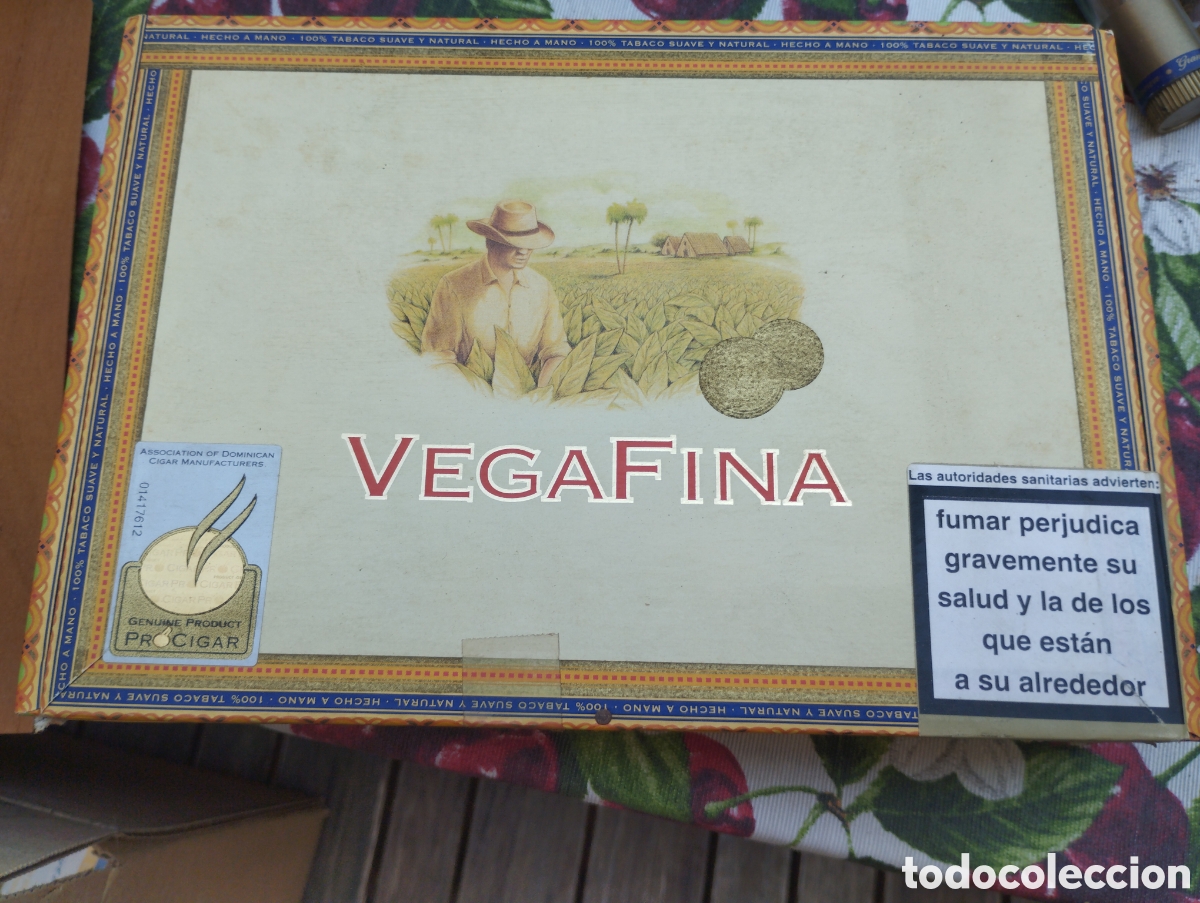 Coleccionismo: Caja de madera con 10 puros dentro de Vega Fina