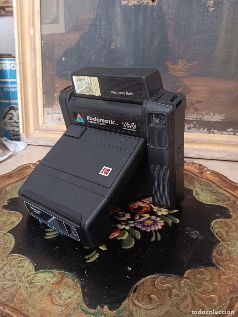 Coleccionismo: Kodak Kodamatic 950 es una c&aacute;mara fotogr&aacute;fica instant&aacute;nea de tipo plegable fabricada por Kodak a pri