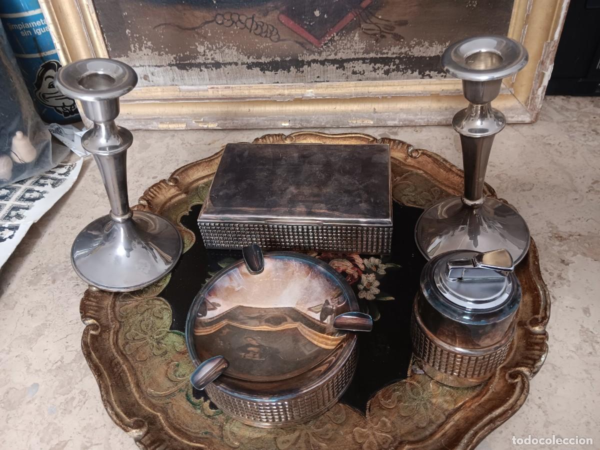 Coleccionismo: conjunto decorativo vintage de sobremesa incluye candelabros, una caja tabaquera y un cenicero plate