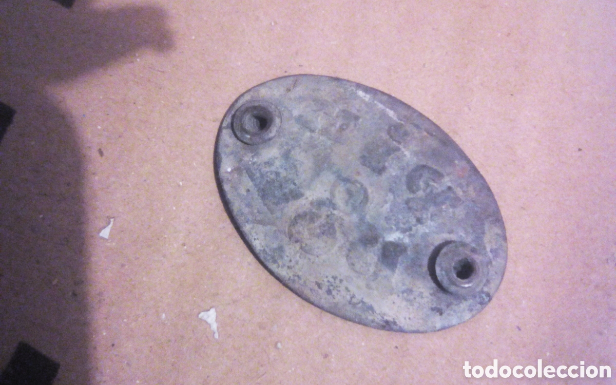 Coleccionismo: Antigua placa chapa identificativa. En relieve pone: Pin Pon. Mide 42 mm.