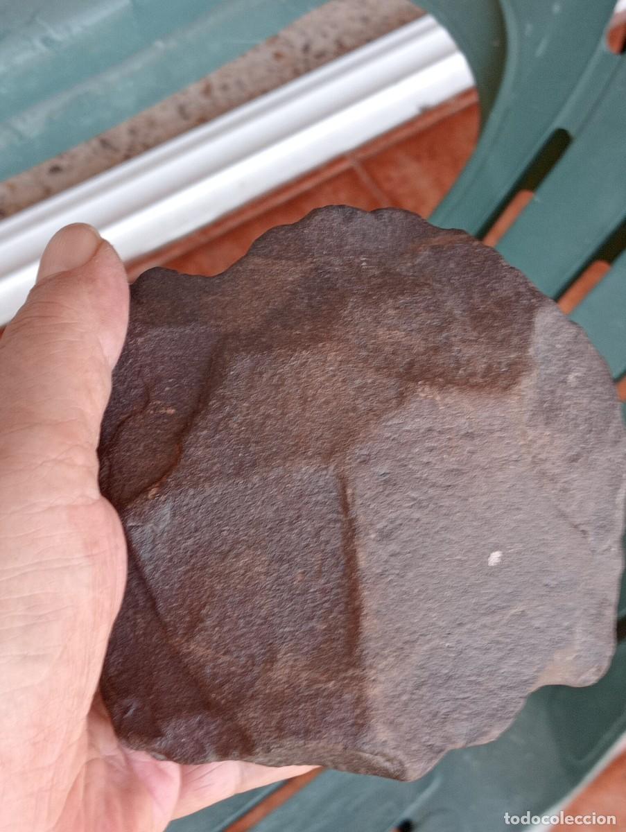 Coleccionismo: Bifaz achelense de 12,5 x 7 cm en arenisca...Lote 142/1