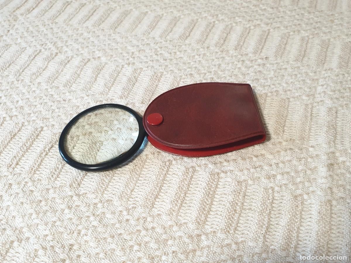Coleccionismo: Lupa de bolsillo vintage de los a&ntilde;os 60 con estuche de imitaci&oacute;n de cuero