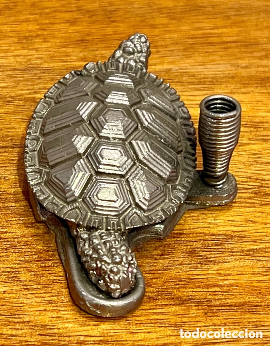 Coleccionismo: Pisapapeles Pinza. Porta Bol&iacute;grafo. Tortuga. Metal niquelado. A&ntilde;os 70.