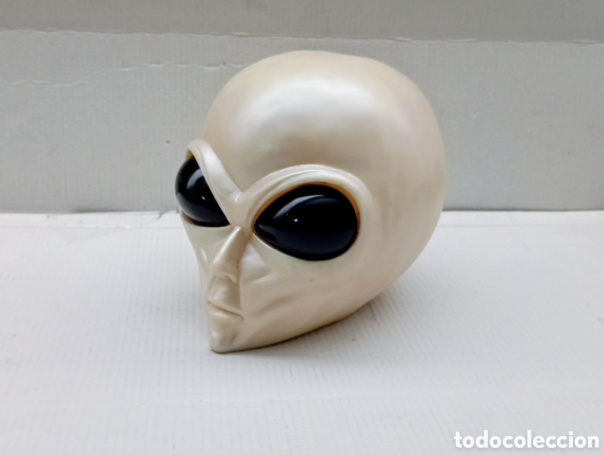 Coleccionismo: CABEZA DE ALIEN - DECORATIVA - 16x 15 cm- sin marca -resina epoxi?