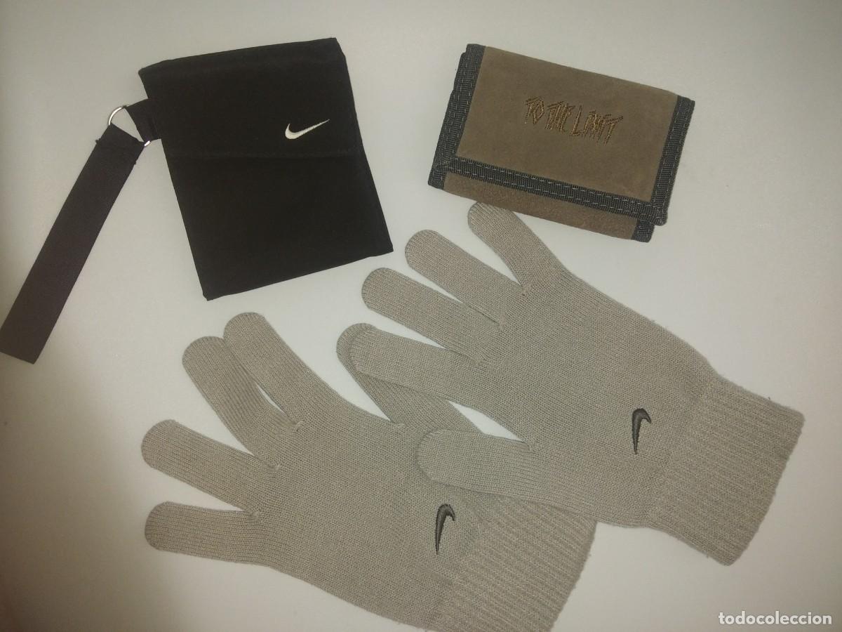 Coleccionismo: Dos billeteras y guantes