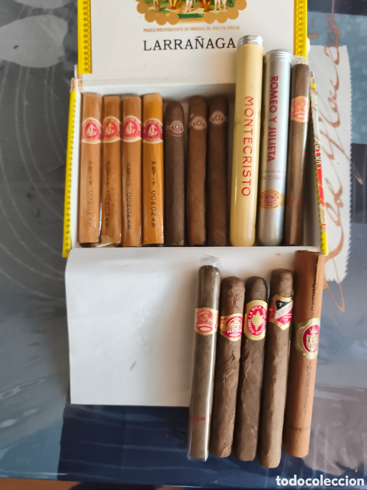 Coleccionismo: Antigua caja de puros Habanos con 15 puros Habanos de varias casas