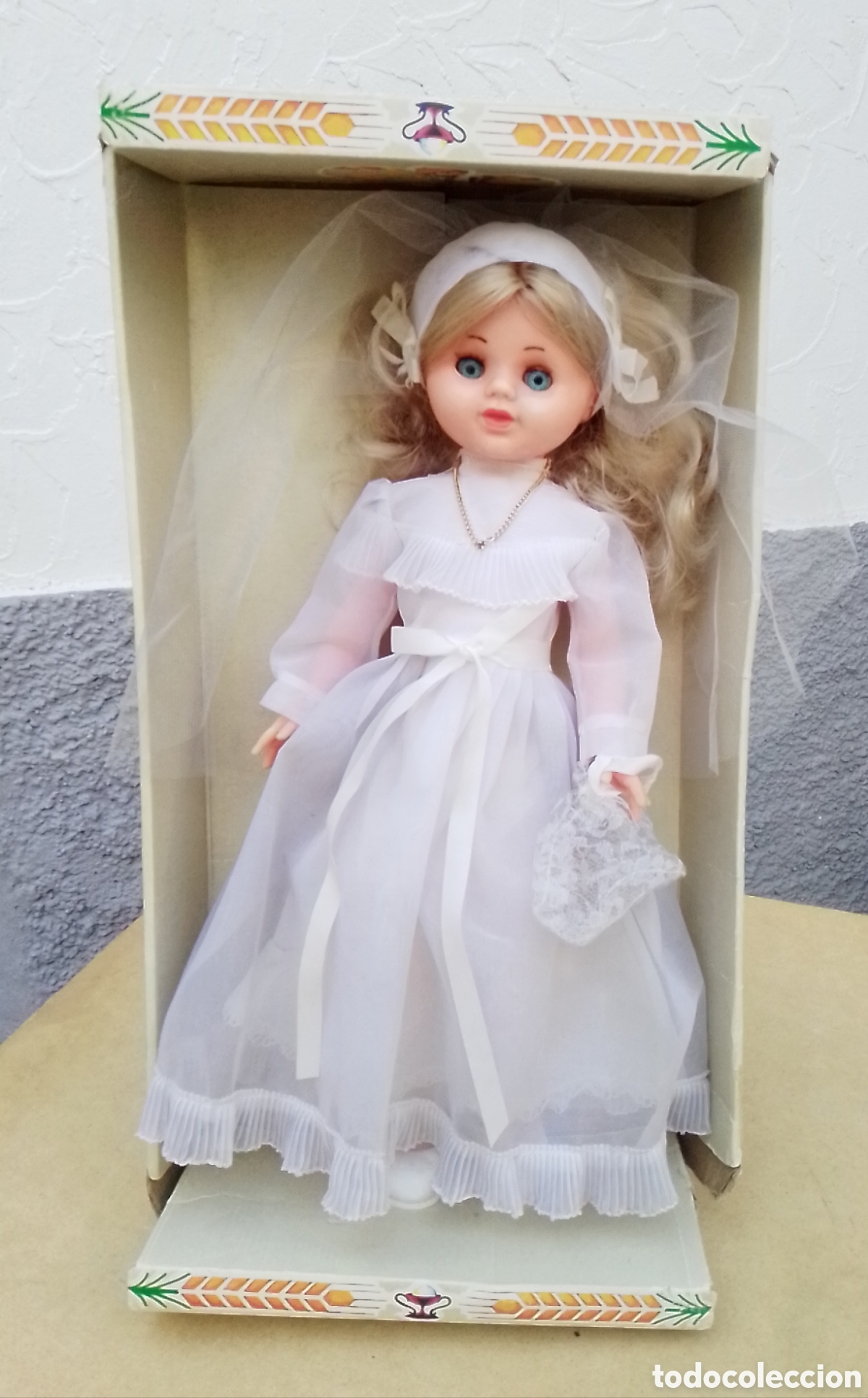 Coleccionismo: Mu&ntilde;eca con vestido de comuni&oacute;n