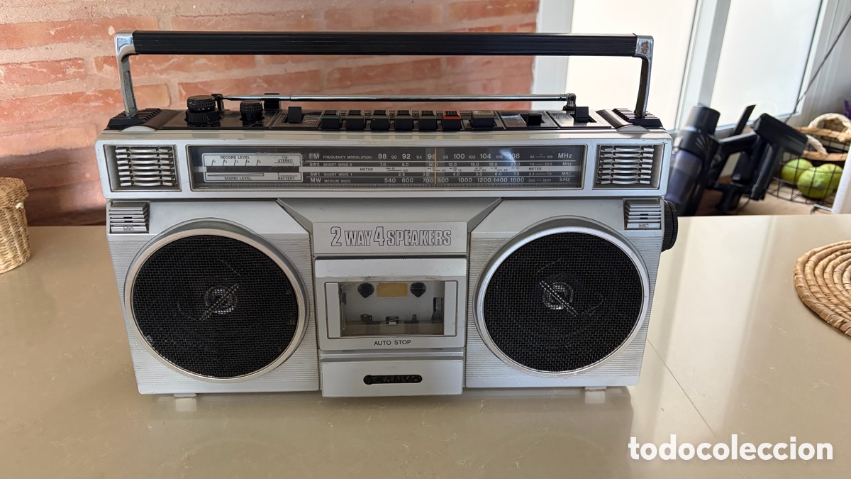 Coleccionismo: Radiocasete Sanyo doble altavoz