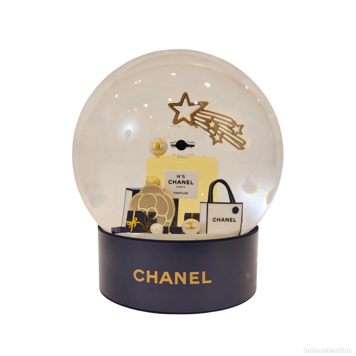 Coleccionismo: Bola de nieve &ldquo;Winter Constellations&rdquo;, Chanel Beaut&eacute;, 2025 - Francia