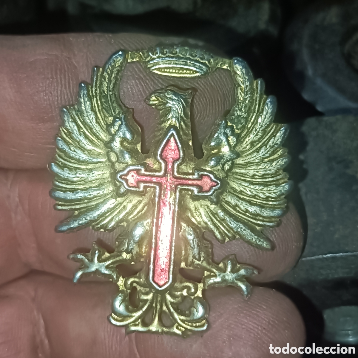 Coleccionismo: Distintivo de gorra de plato &aacute;guila San Juan &eacute;poca Franco