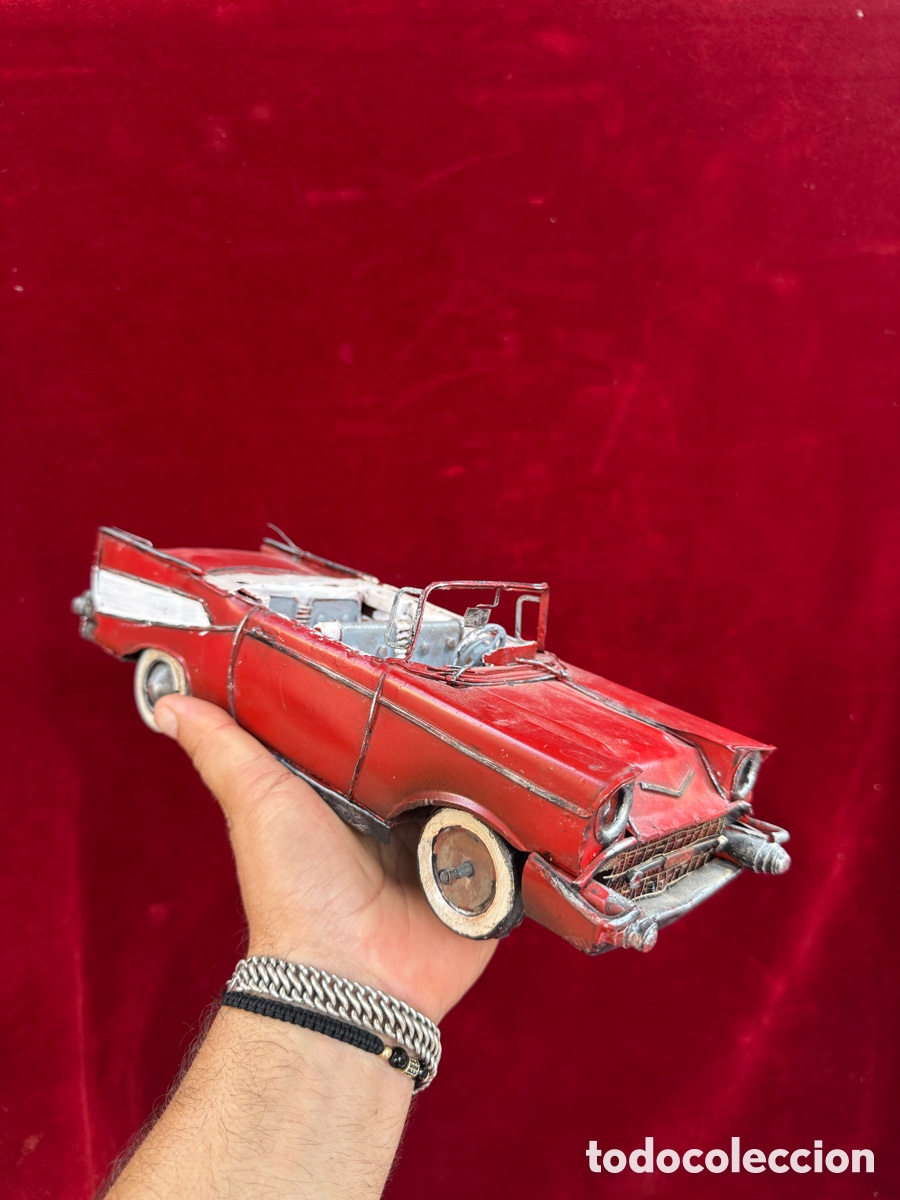 Coleccionismo: Bonita y muy decorativa maqueta metalica de un coche!
