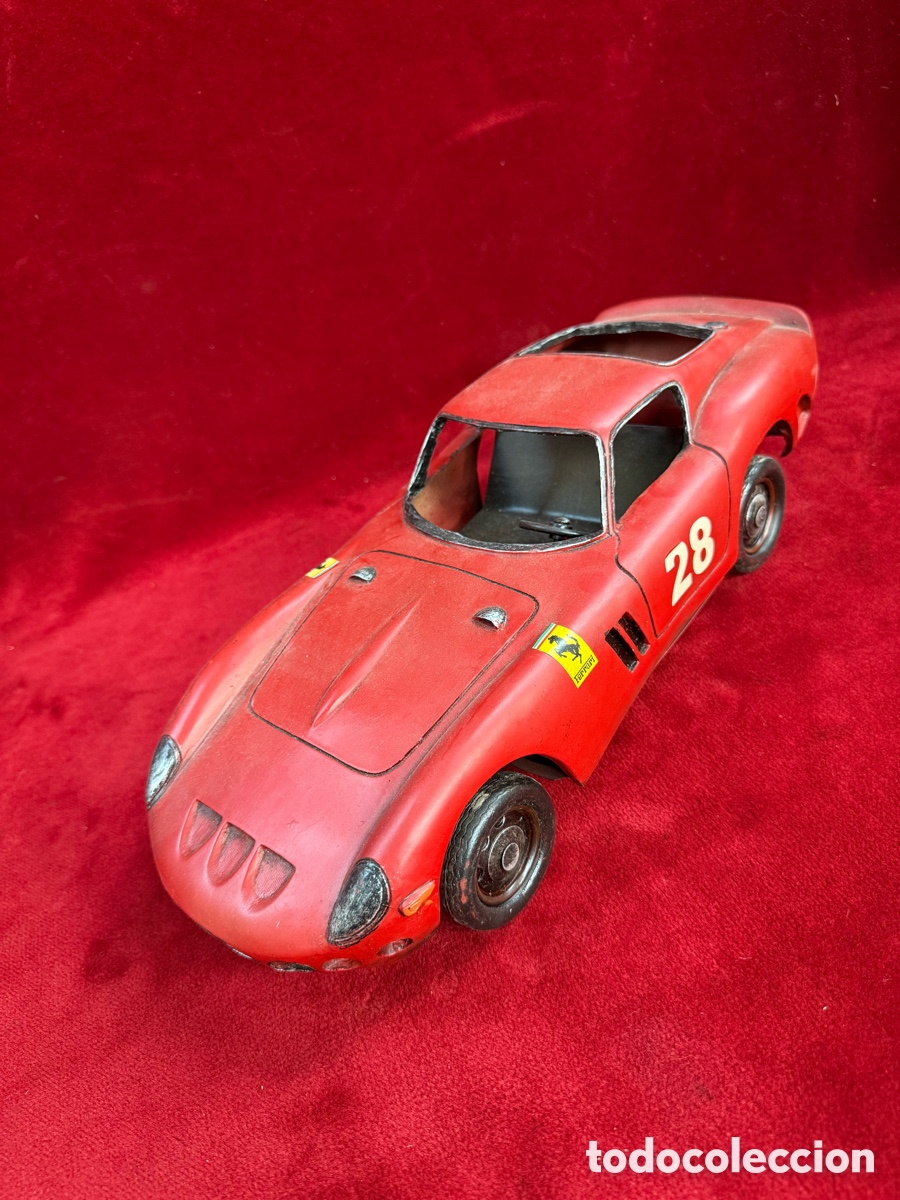 Coleccionismo: Bonita maqueta de Ferrari de chapa y fibra de vidrio!