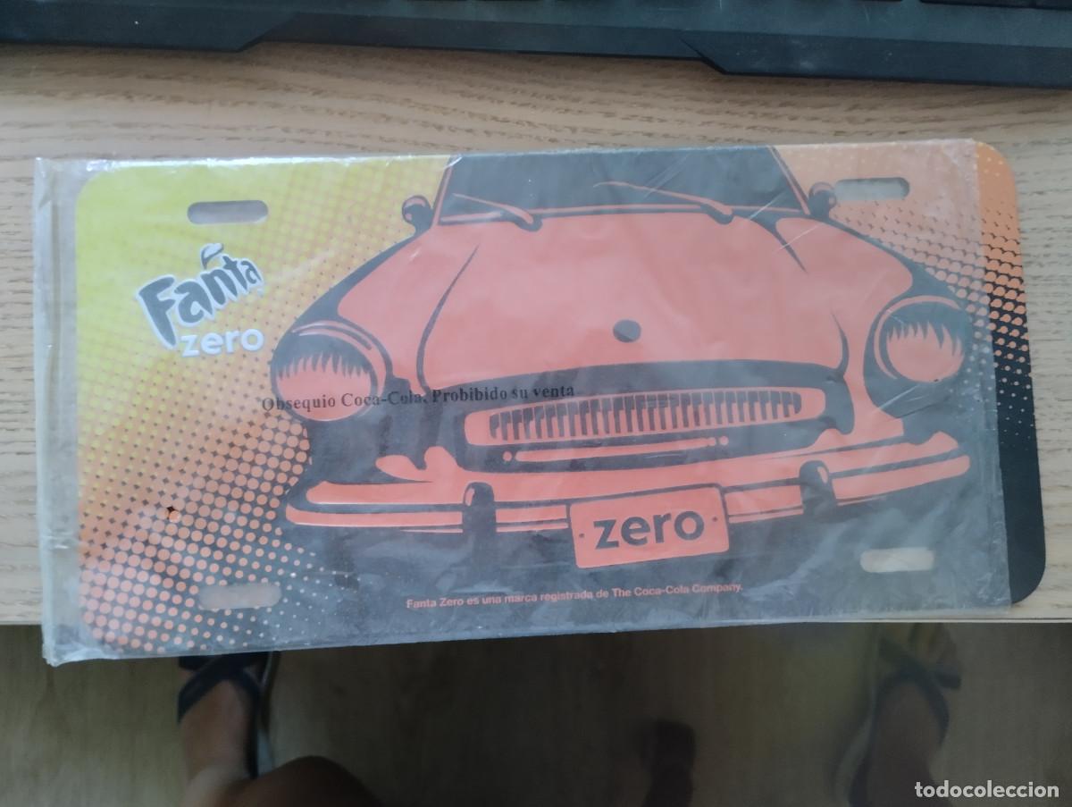 Coleccionismo: placa metalica de fanta zero con coche retro
