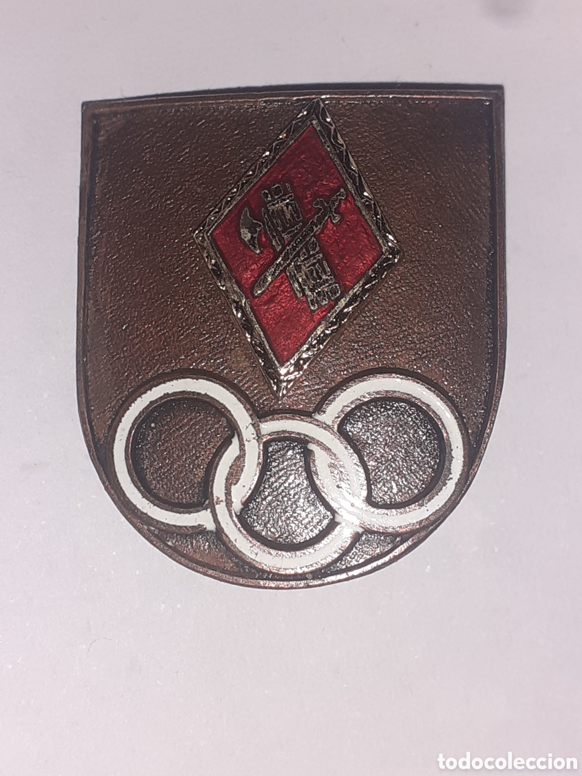 Coleccionismo: ANTIGUO DISTINTIVO GUARDIA CIVIL. METALICO. 3,5 X 3 CM