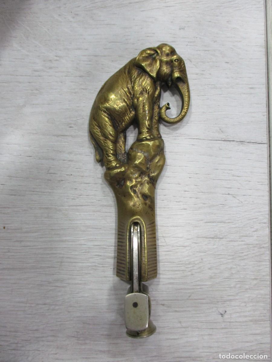Coleccionismo: ANTIGUO CORTAPUROS DE GUILLOTINA ART DECO - ELEFANTE DE BRONCE - CIRCA 1920