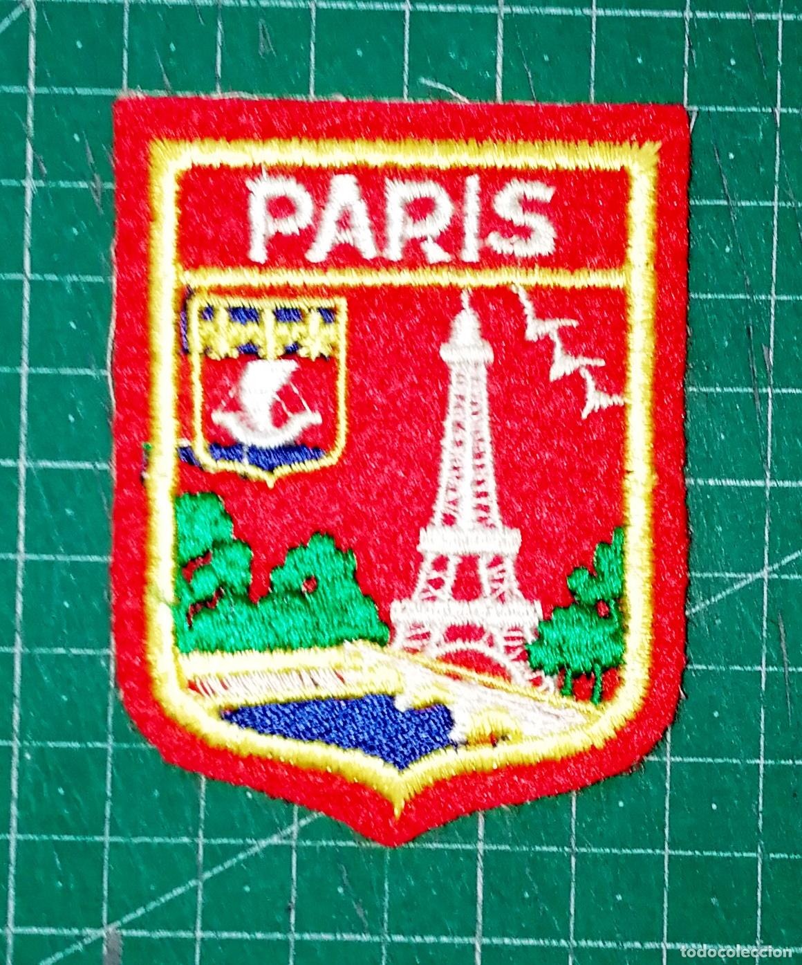 Coleccionismo: PARCHE. TELA. FIELTRO. ESCUDO DE PAR&Iacute;S, TORRE EIFFEL. - 8x6 cm aprox.
