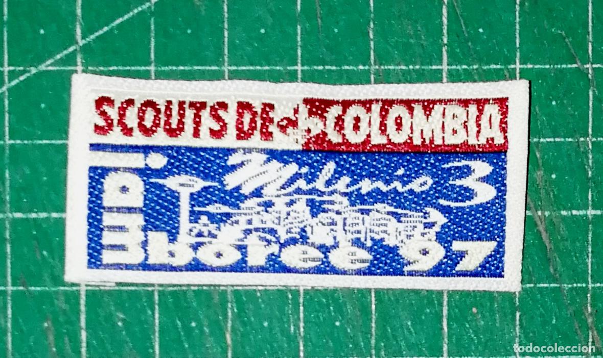 Coleccionismo: PARCHE. ESCUDO. TELA. SCOUTS DE COLOMBIA. MILENIO 3. JAMBOREE 97. - 3x7 cm aprox.