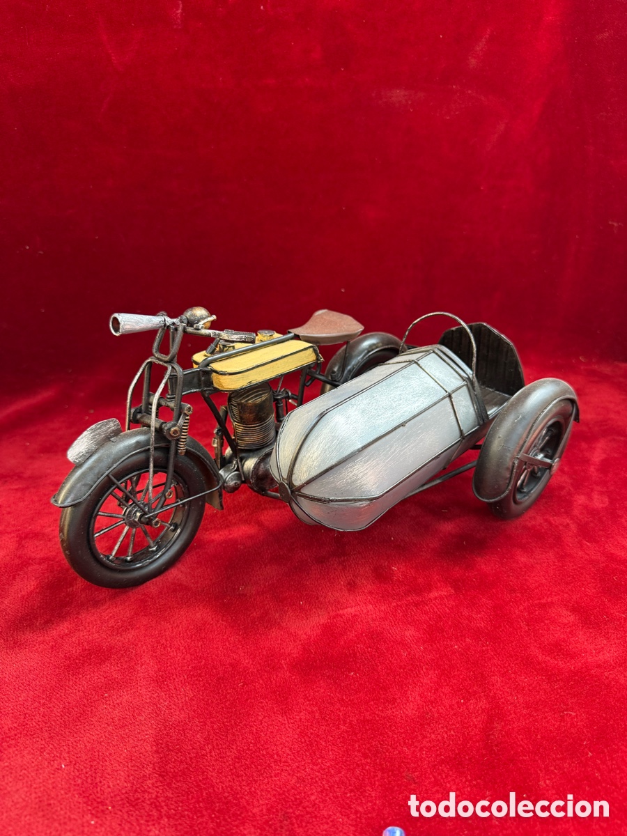 Coleccionismo: Preciosa maqueta de una moto con sidecar metalica!
