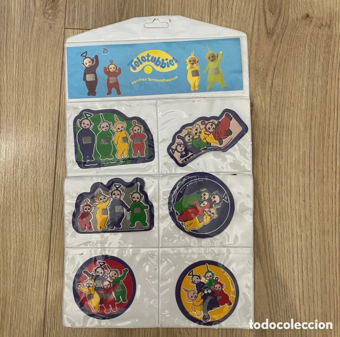 Coleccionismo: Expositor de parches termoadhesivos Teletubbies vintage (1999)