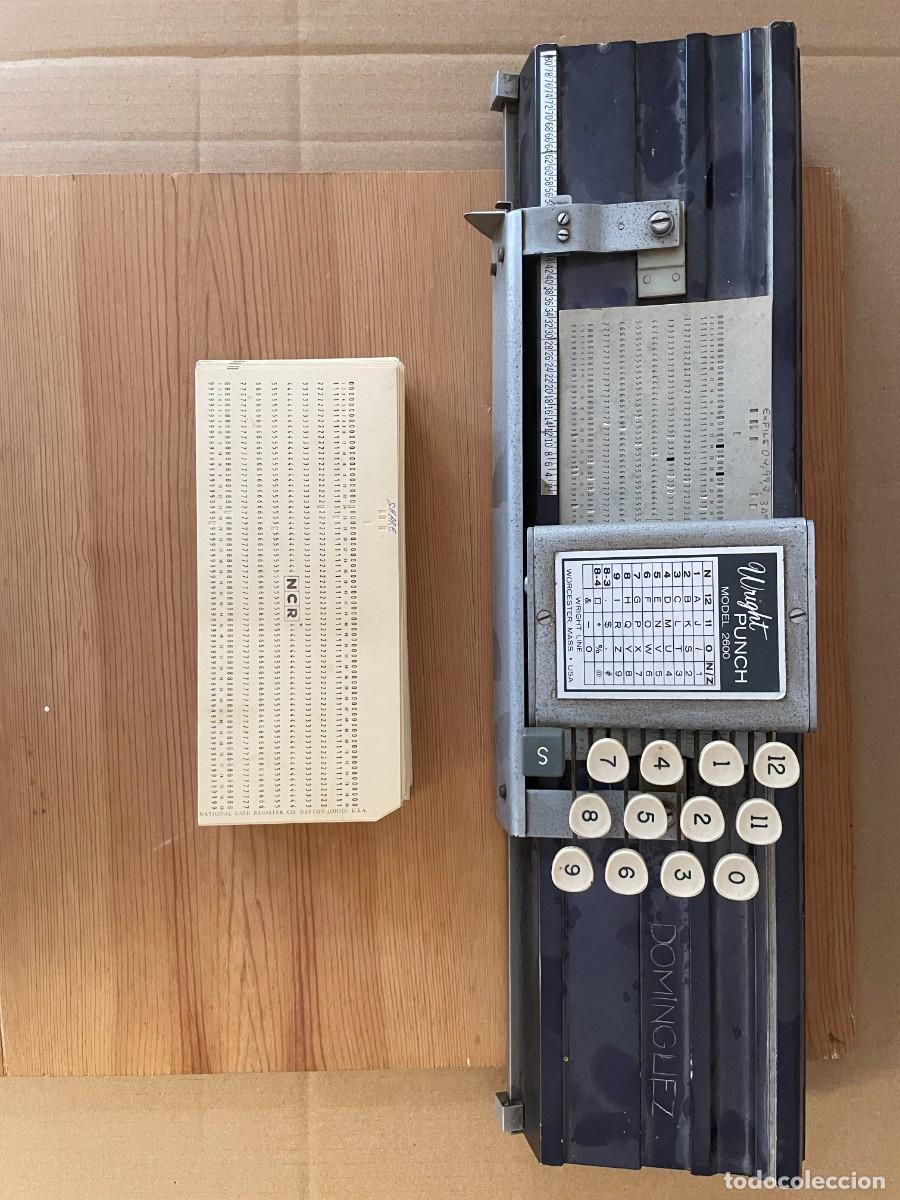 Coleccionismo: Perforadora tarjetas inform&aacute;ticas WRIGHT PUNCH 2600 + tarjetas NCR &ndash; a&ntilde;os 60/70