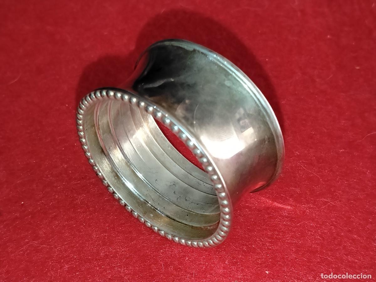 Coleccionismo: SERVILLETERO ANTIGUO DE METAL PLATEADO CON BORDE PERLADO