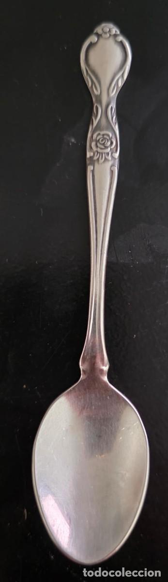 Coleccionismo: Cucharilla vintage de 11 cm con rosa en relieve y mango floral &ndash; Acero inoxidable