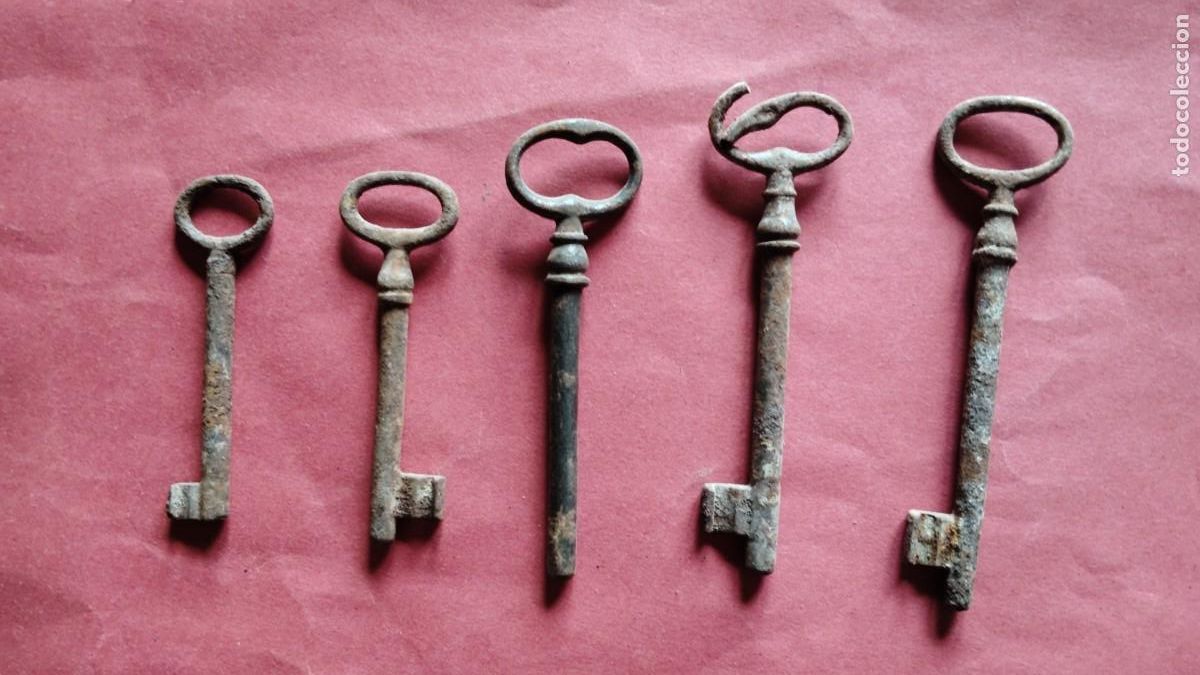 Coleccionismo: LLAVES.-LOTE DE 5 LLAVES ANTIGUAS.