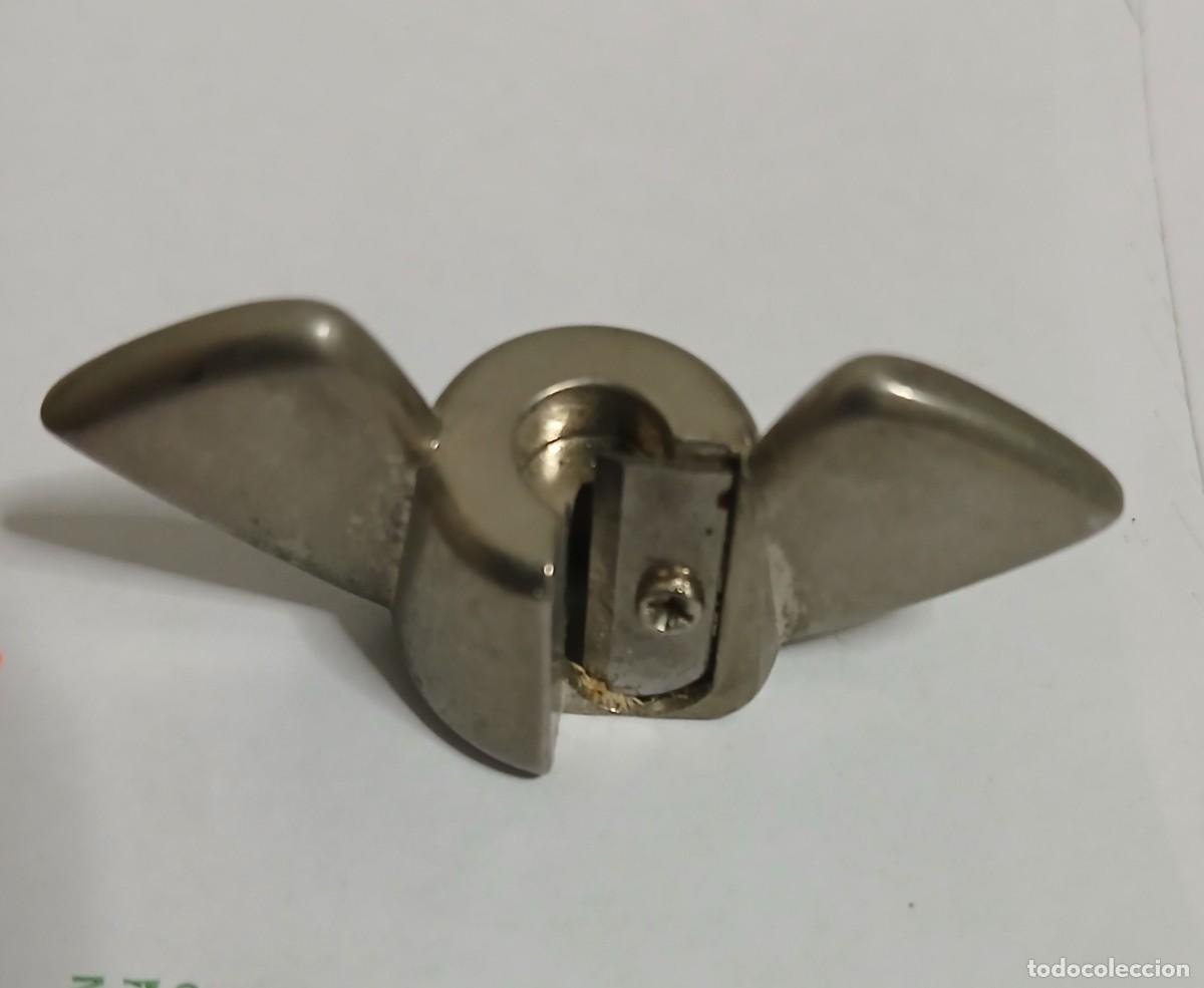Coleccionismo: Sacapuntas en metal con forma de mariposa palomilla. Marca Suck