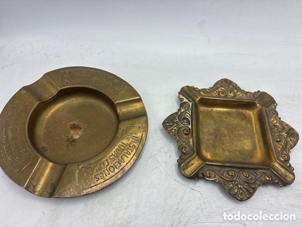 Coleccionismo: Dos ceniceros de lat&oacute;n/bronce.