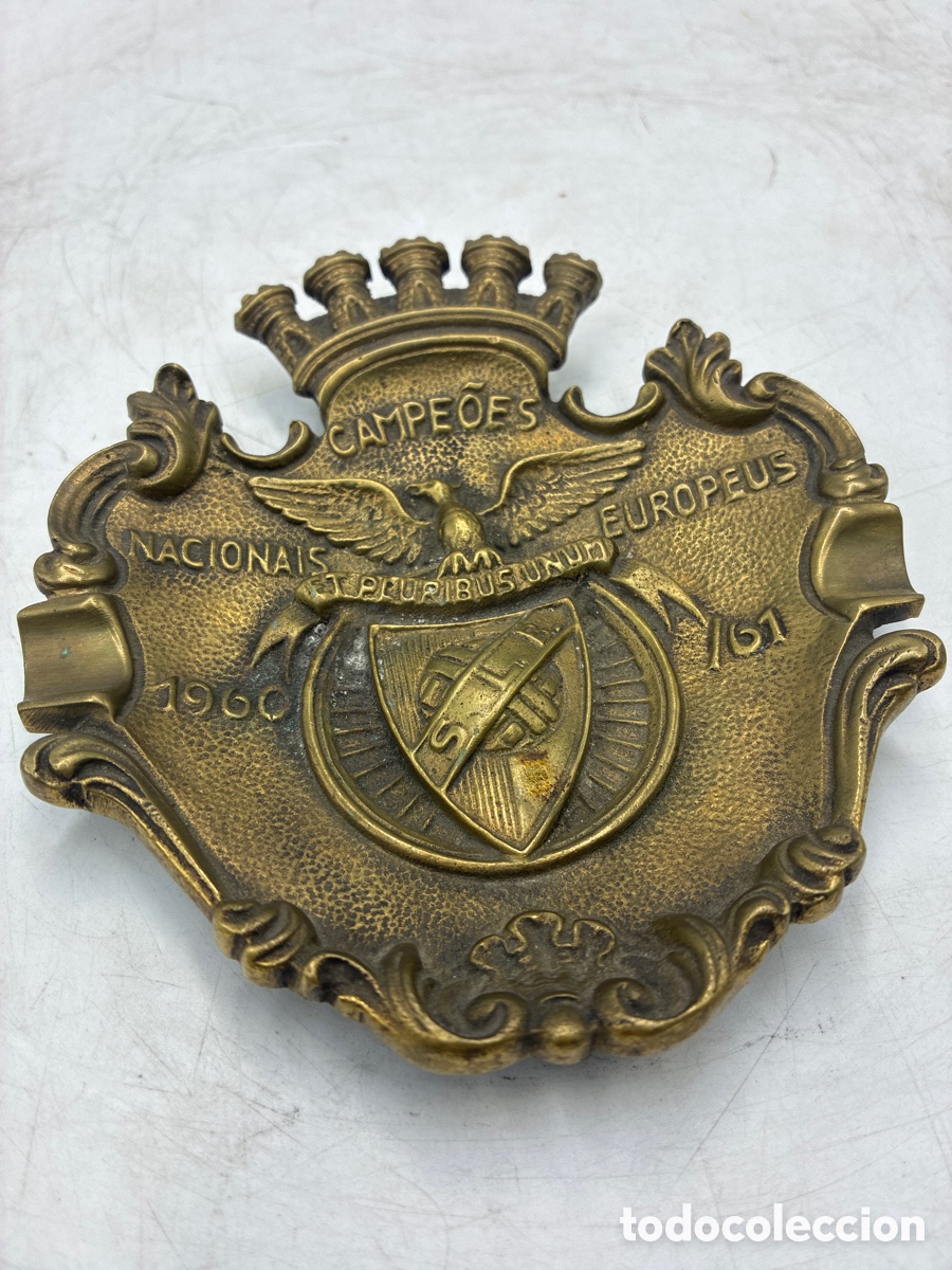 Coleccionismo: Cenicero de Bronce Club Benfica temporada 60-61.