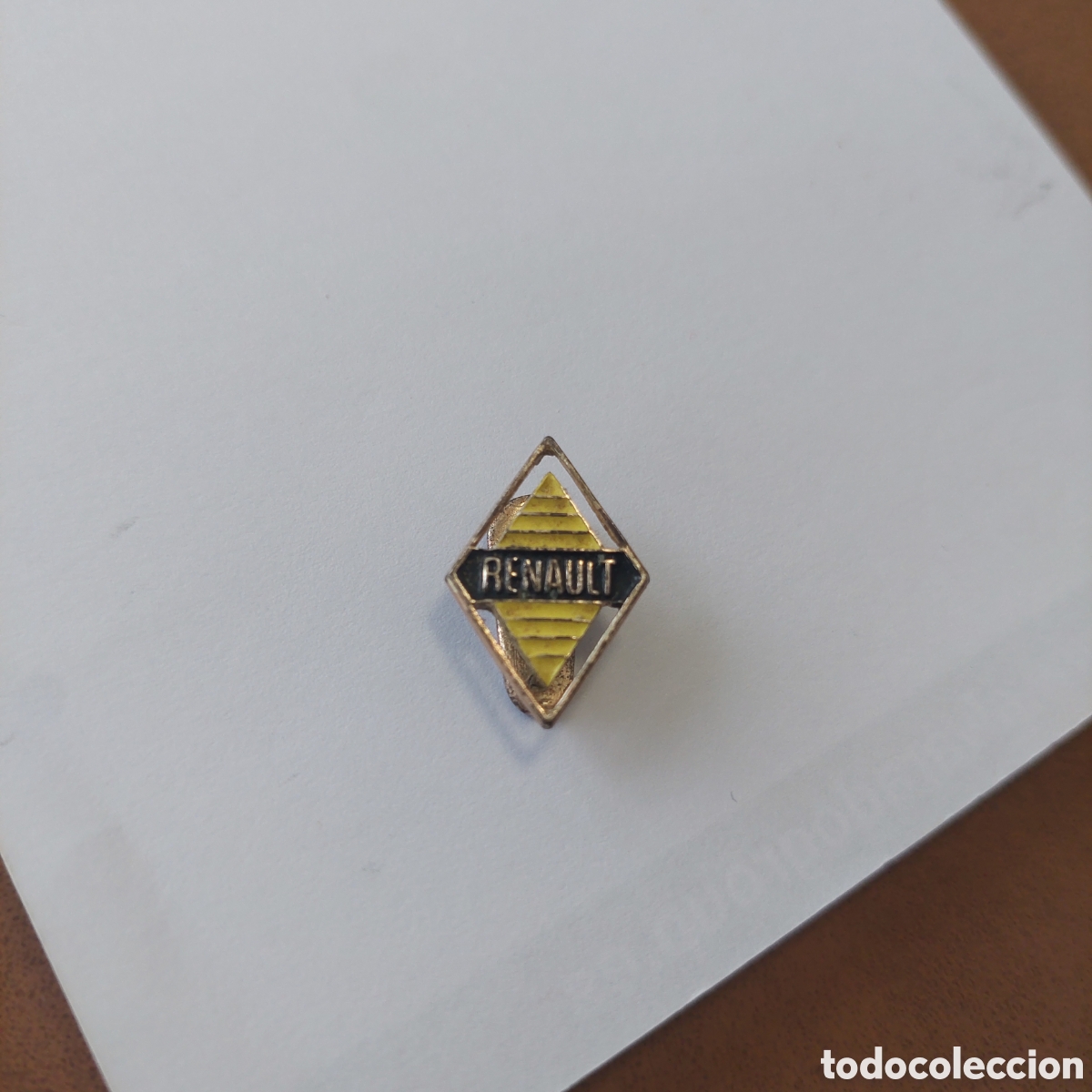 Coleccionismo: Insignia de Renault vintage.