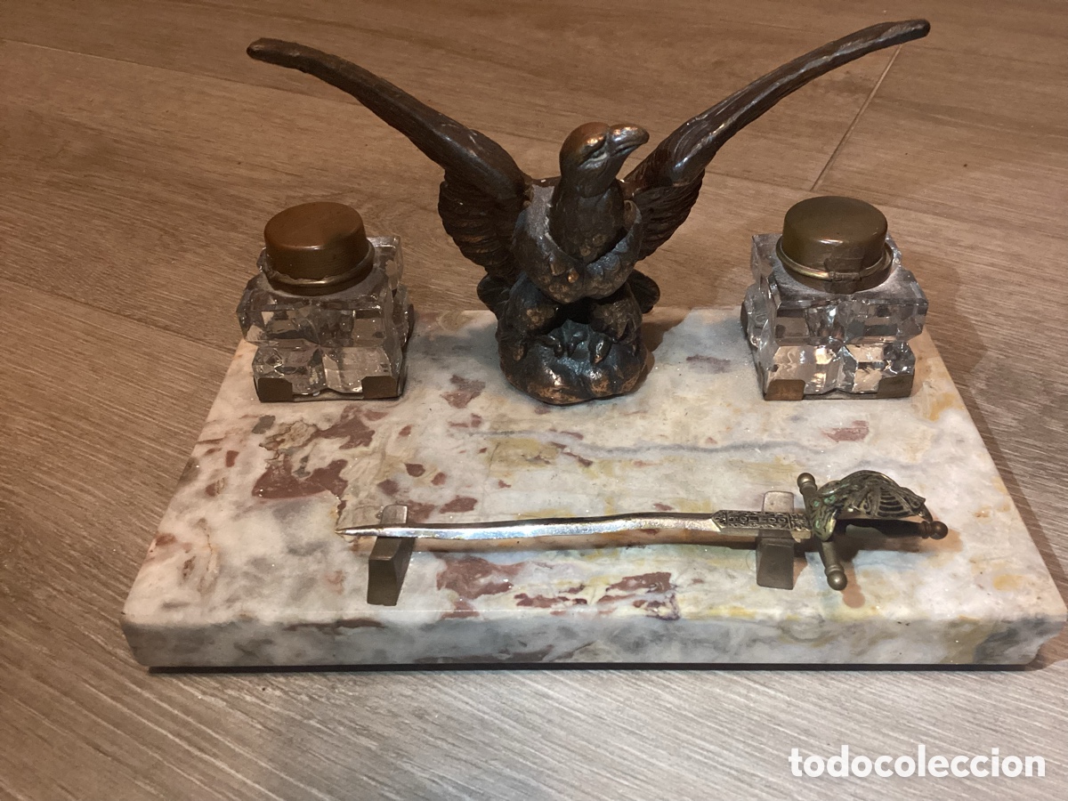 Coleccionismo: ANTIGUA ESCRIBAN&Iacute;A DE M&Aacute;RMOL CON &Aacute;GUILA, DOBLE TINTERO Y ESPADA TOLEDO