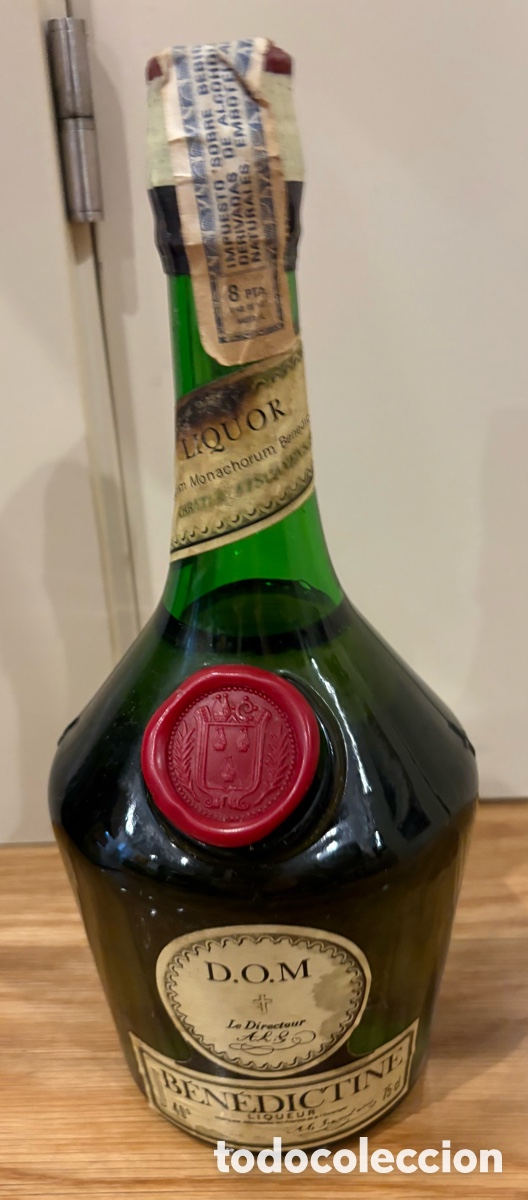 Coleccionismo: ANTOGUA BOTELLA LICOR BENEDICTINE SELLO HACIENDA 8 PESETAS